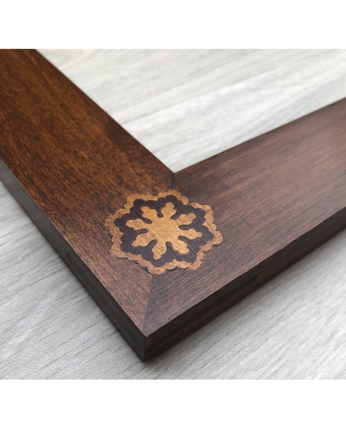 Cornice classica noce intarsio roselline
