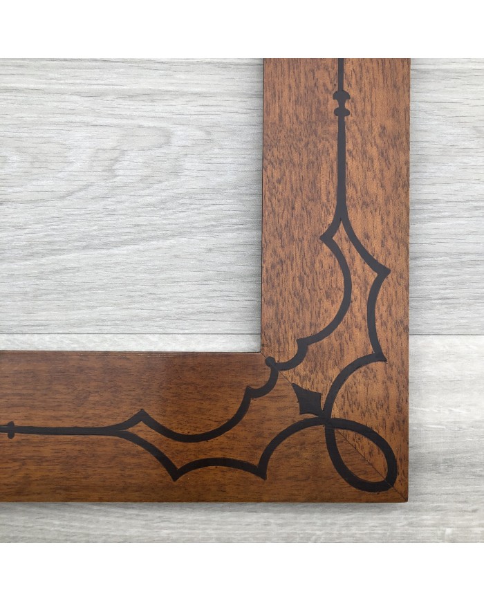 Cornice classica noce intarsio fregi. PEZZO UNICO!