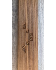Cornice classica massello di noce  con intaglio