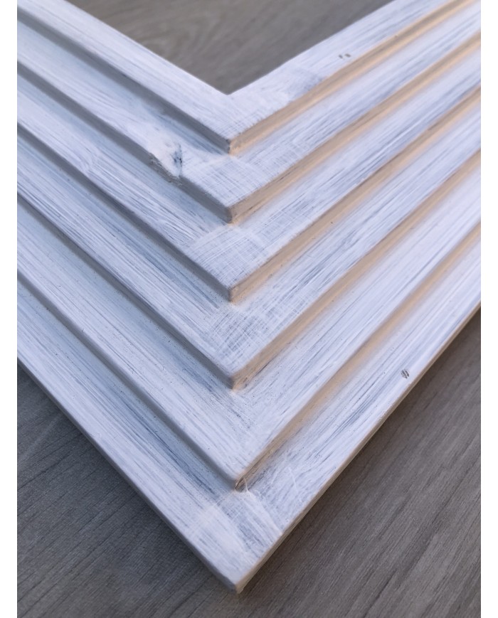 cornice moderna, sbiancata, sagoma a scaletta