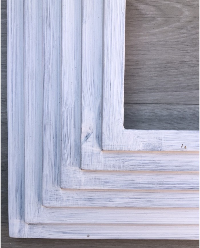 cornice moderna, sbiancata, sagoma a scaletta