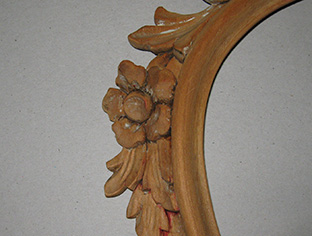 Restauro piccola specchiera in legno intagliato