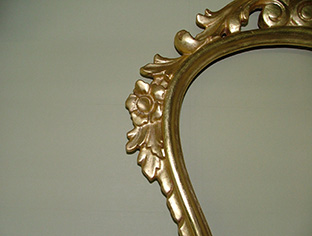 Restauro piccola specchiera in legno intagliato