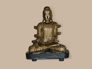 Restauro statua antica di Buddha